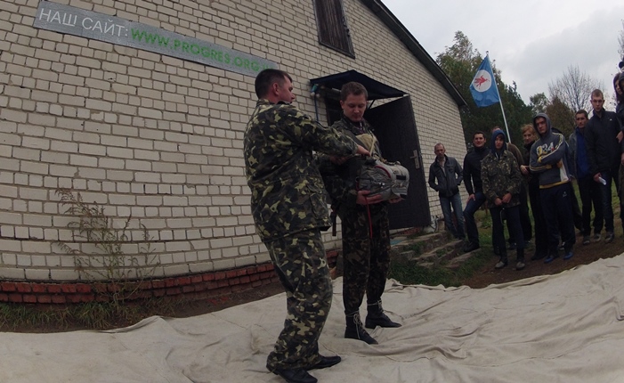 инструктаж перед прыжком с парашютом