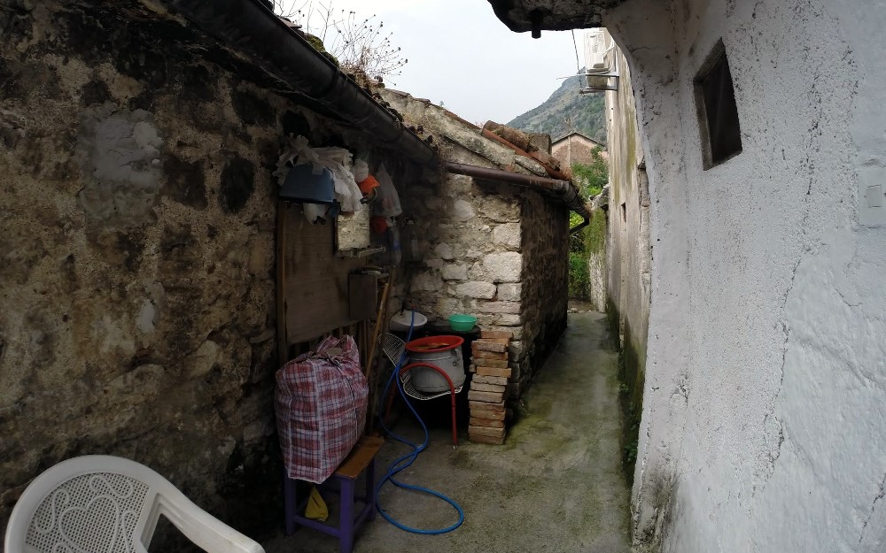 жители котора обычные люди
